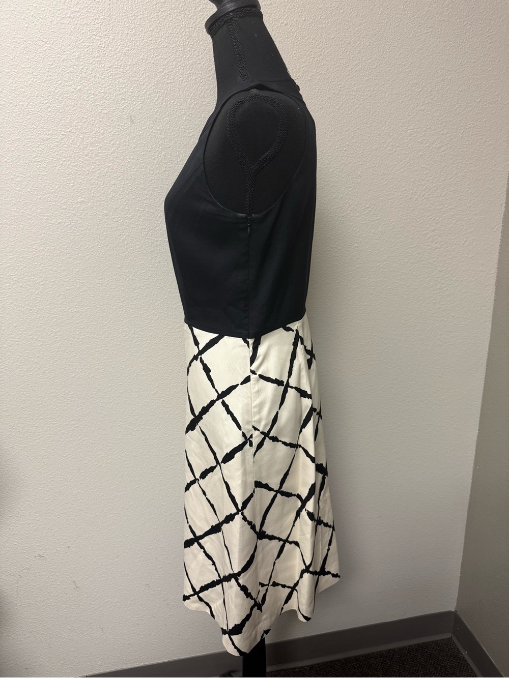 Ann Taylor Colorblock Sheath Dress Black Cream Windowpane Career Size 4 Chic - Picture 5 of 11